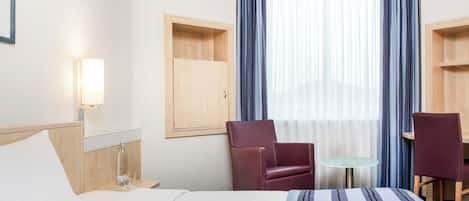 Tallelokero huoneessa, työpöytä, äänieristys, ilmainen Wi-Fi