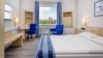 Quarto empresarial, 1 cama Queen (Plus) | Frigobar, cofres nos quartos, escrivaninha, quartos à prova de som