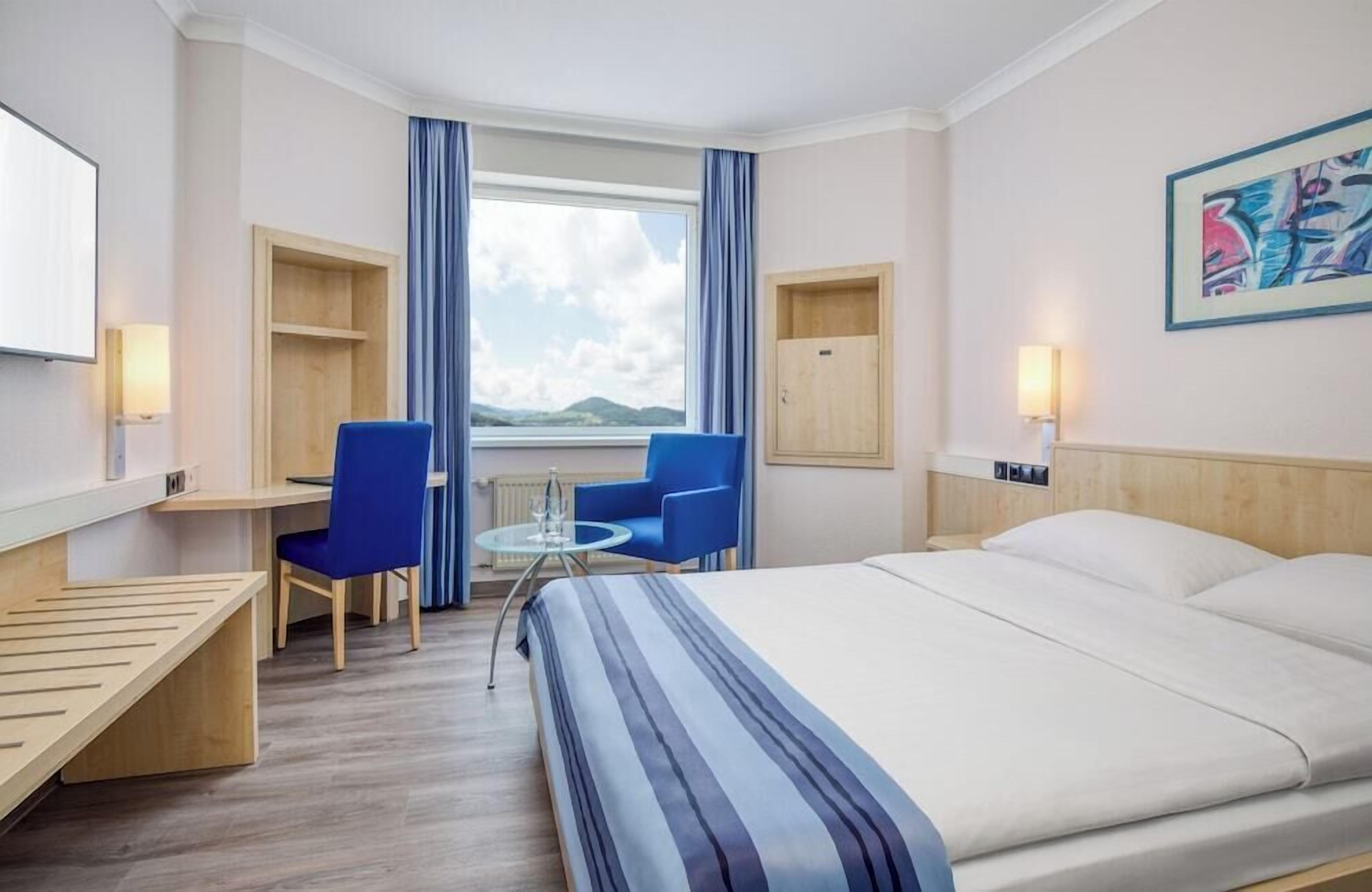 In-room safe, desk, soundproofing, free WiFi