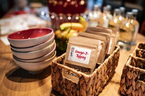 Desayuno buffet diario (EUR 21 por persona)