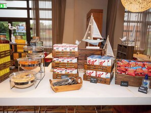 Daily buffet breakfast (GBP 16.45 per person)