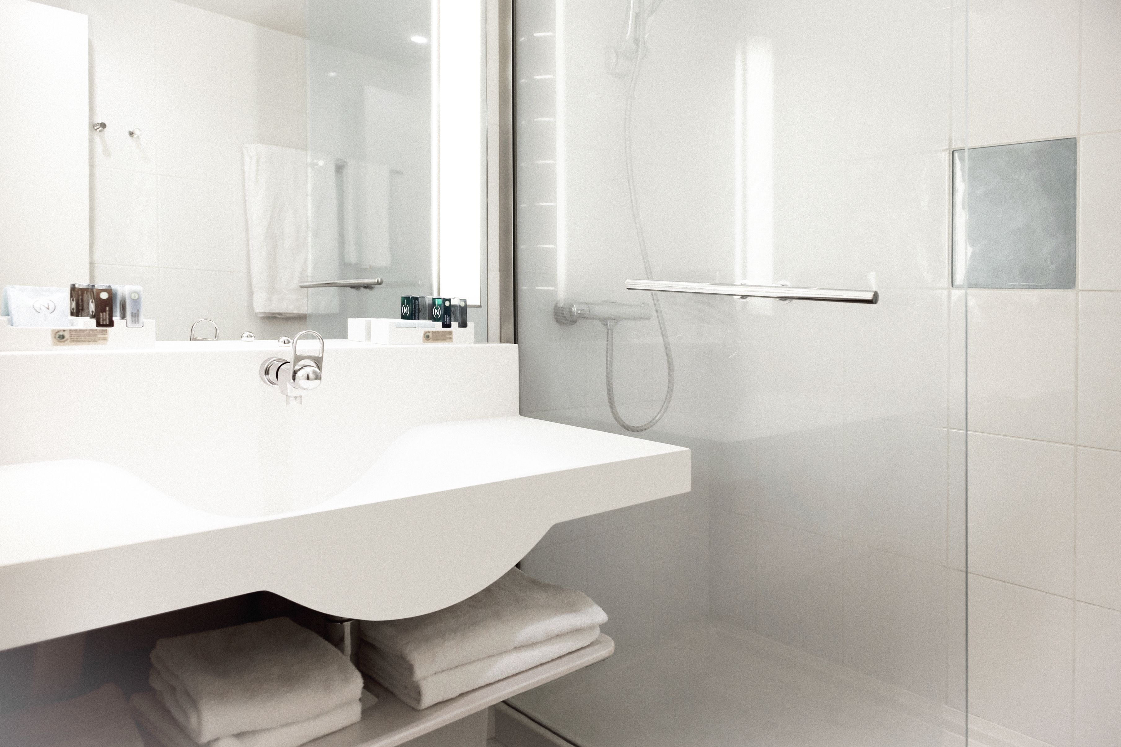 Combined shower/tub, eco-friendly toiletries, hair dryer, towels