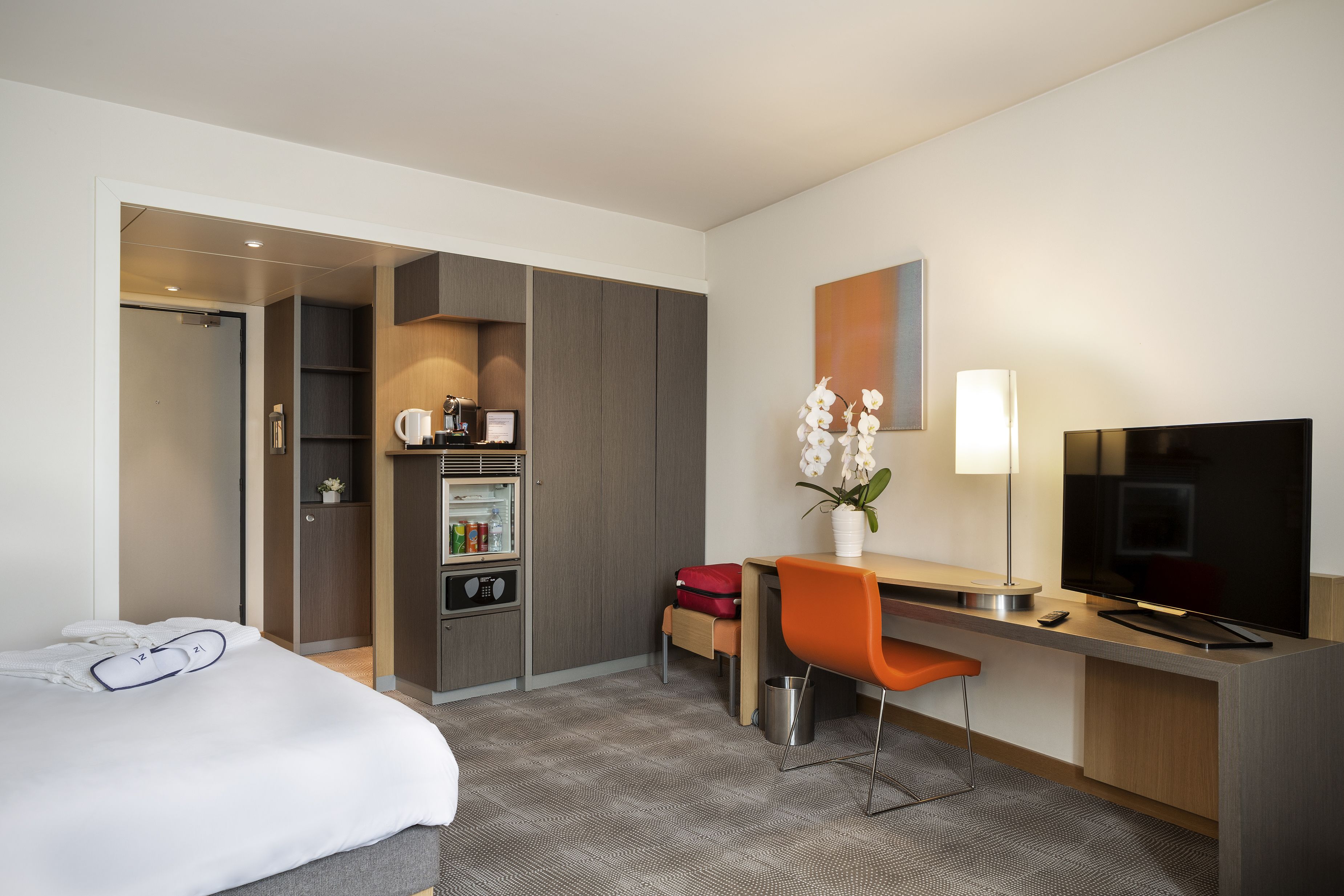 Executive Room, 1 Queen Bed with Sofa bed | Minibar, in-room safe, desk, laptop workspace