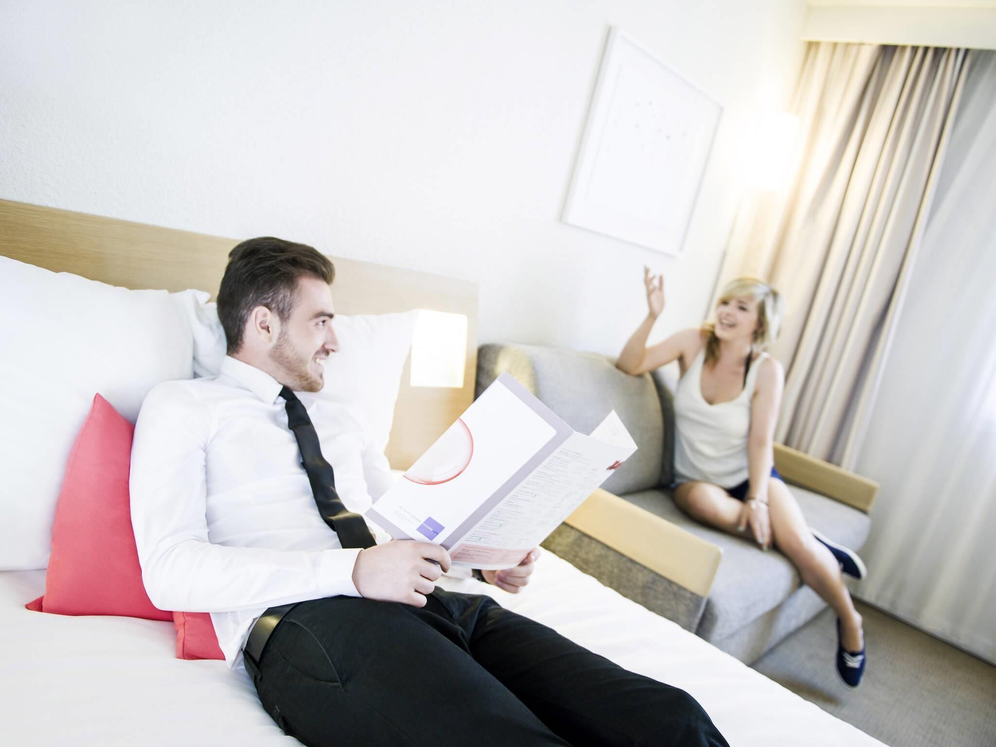Habitación superior, 1 cama de matrimonio con sofá cama | Minibar, caja fuerte, escritorio y espacio para trabajar con un portátil