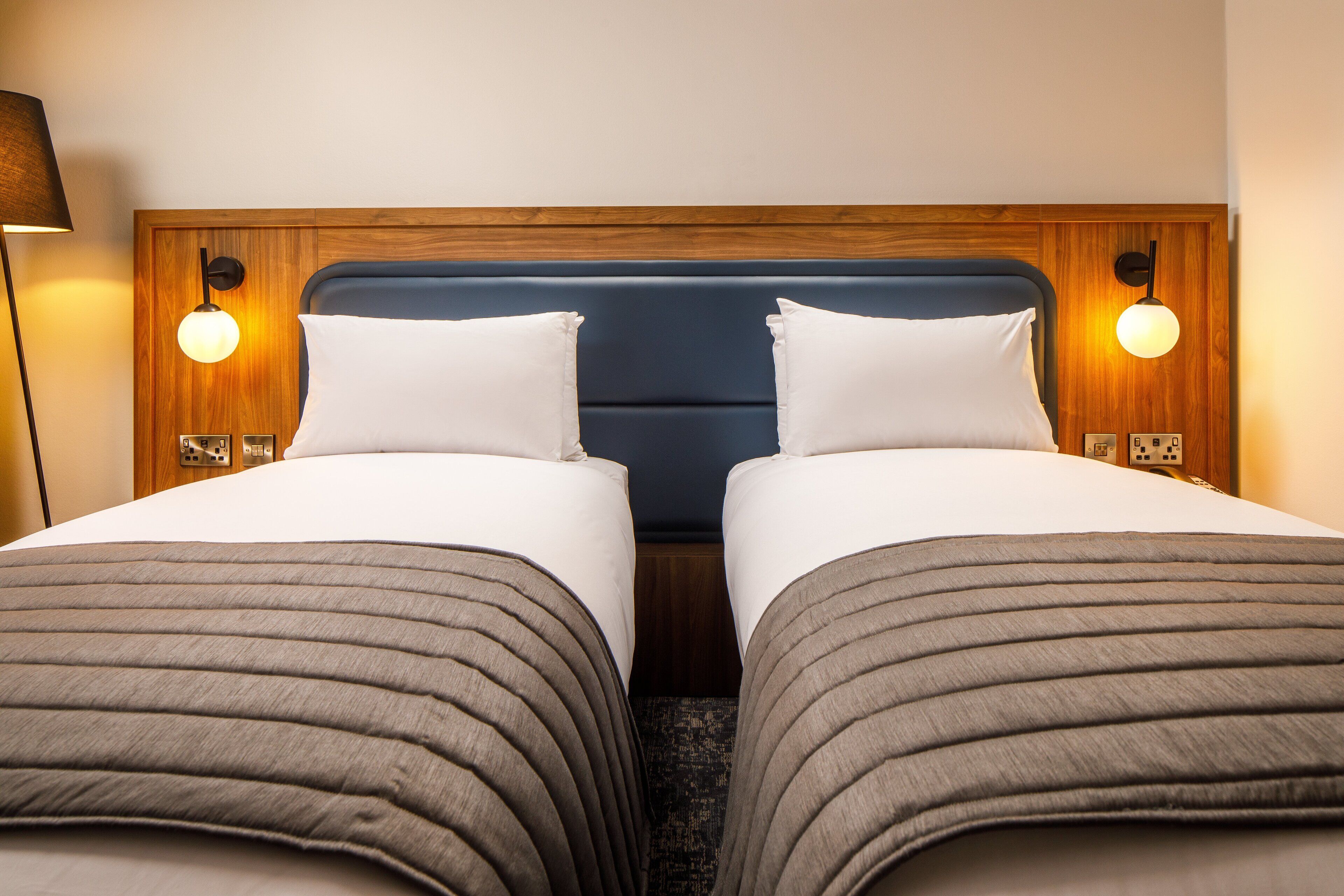 standard room, 2 single beds | 1 bedroom, in-room safe, desk, laptop workspace