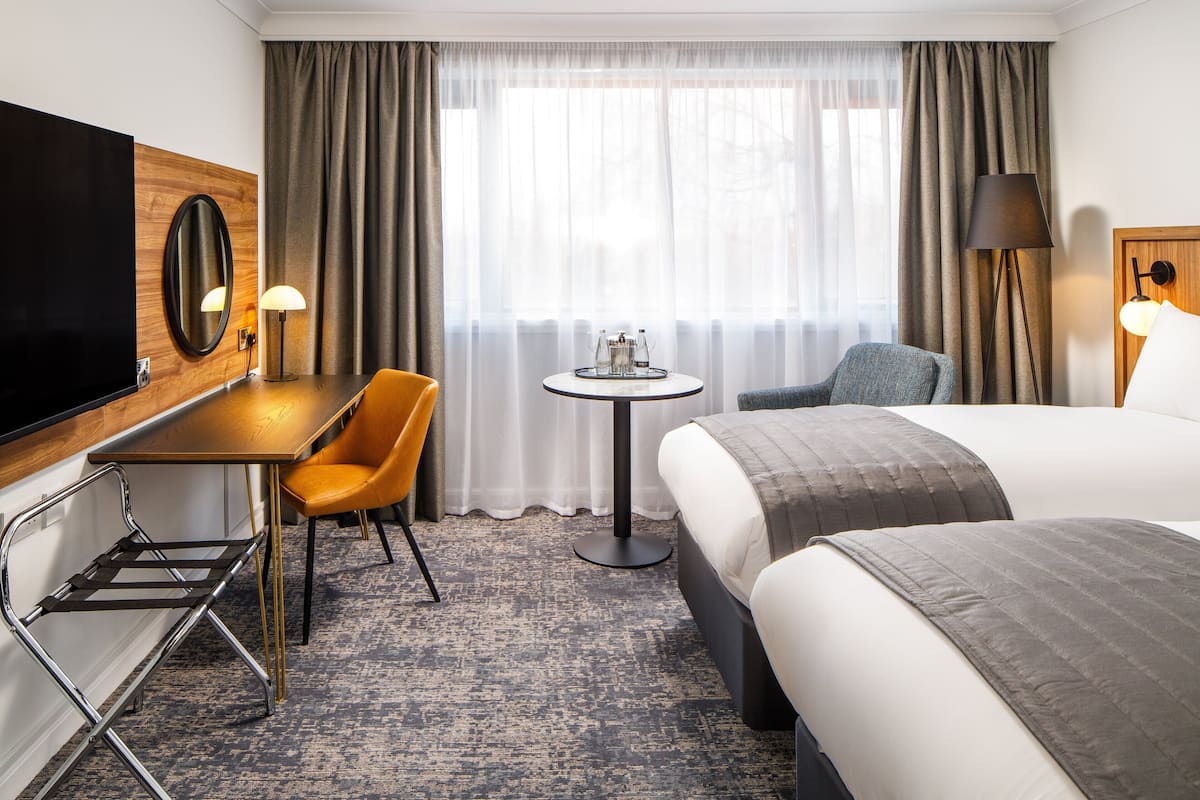 Standard Room, 2 Single Beds | In-room safe, desk, laptop workspace, iron/ironing board