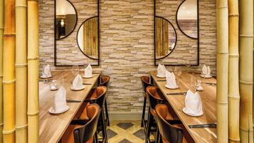 2 restaurants, breakfast, lunch, dinner served; Thai cuisine