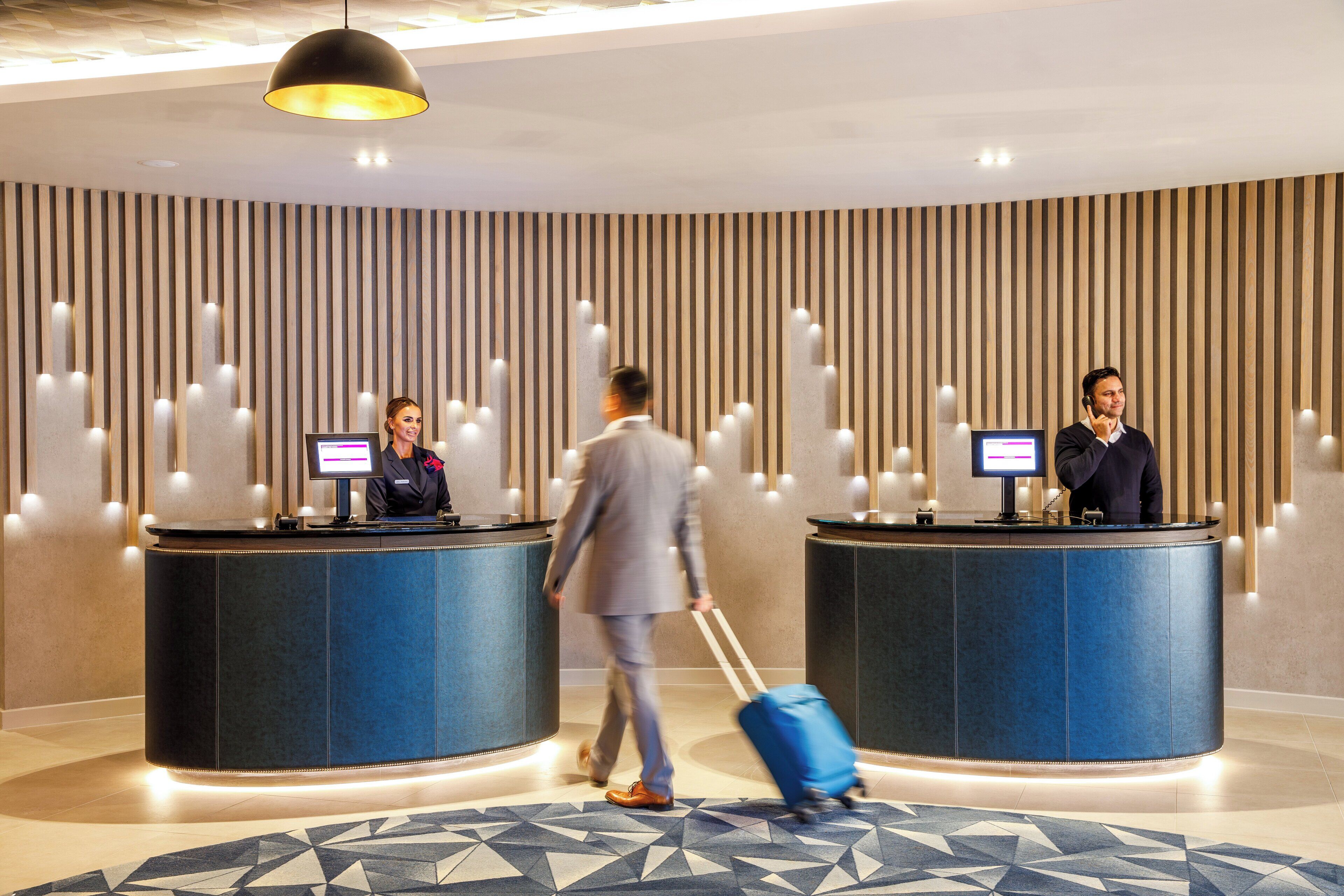 ฝ่ายต้อนรับ