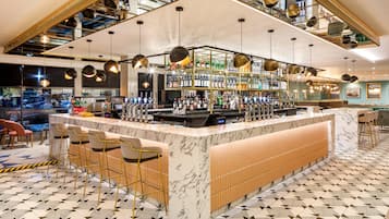 Bar (trong khuôn viên)