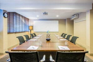 Meeting facility - Crowne Plaza Manchester Airport by IHG (Manchester)