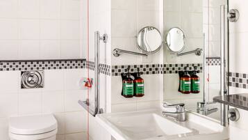 Gabungan pancuran/tab mandi, kelengkapan dandanan diri percuma