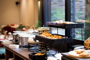 Morgenmadsbuffet hver dag (21 EUR pr. person)