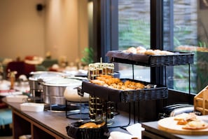 Daily buffet breakfast (EUR 21 per person)