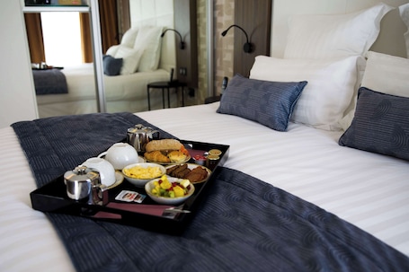 Premium bedding, pillowtop beds, minibar, in-room safe. Le Grand Hôtel Grenoble, BW Premier Collection by Best Western