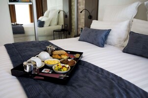 Exclusive Room, 1 King Bed, Non Smoking | Premium bedding, pillowtop beds, minibar, in-room safe