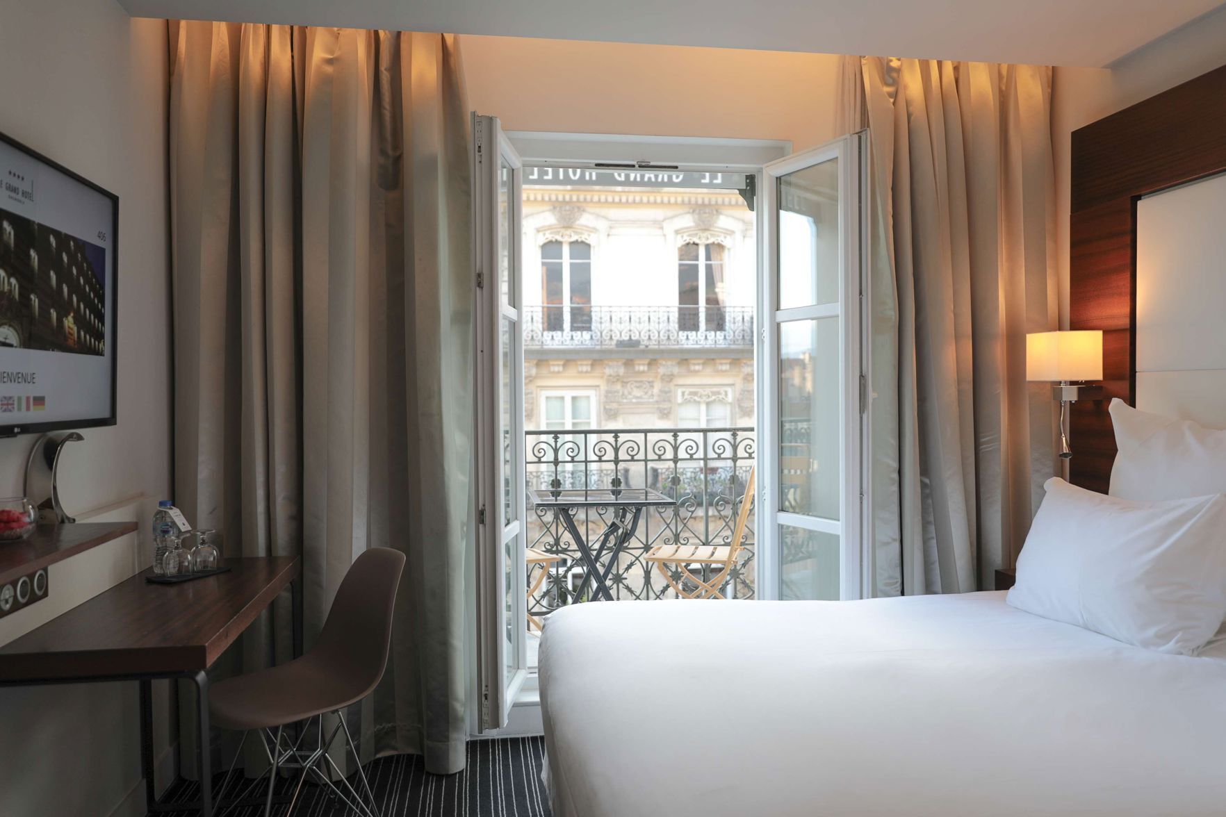 Premium bedding, pillow-top beds, minibar, in-room safe