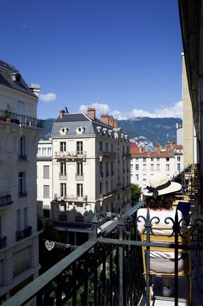 Superior Room, 1 King Bed, Non Smoking | City view