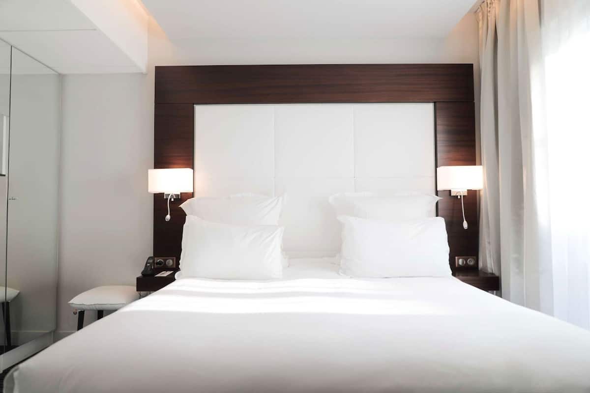 Premium bedding, pillow-top beds, minibar, in-room safe