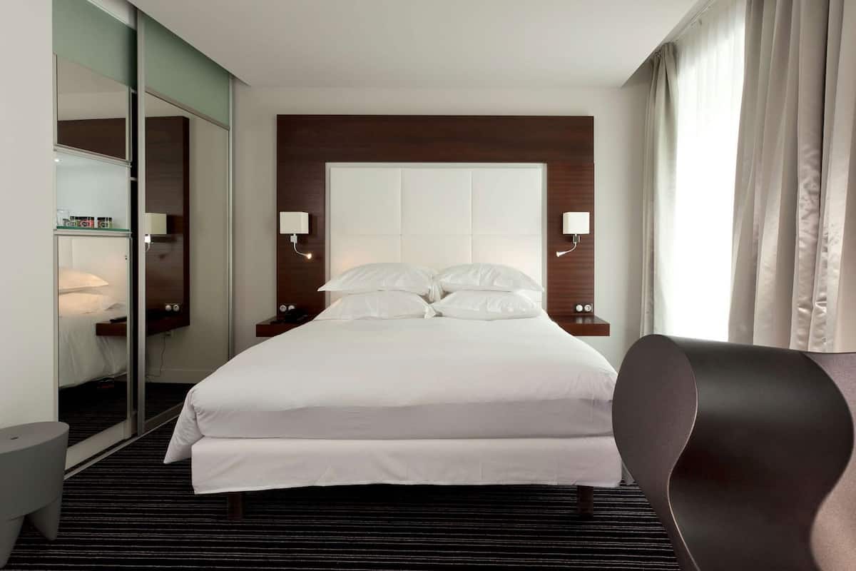 Premium bedding, pillow-top beds, minibar, in-room safe
