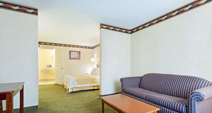 Days Inn by Wyndham Clinton