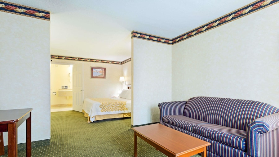 Days Inn by Wyndham Clinton