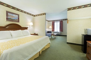 Iron/ironing board, cribs/infant beds, rollaway beds, free WiFi - Days Inn by Wyndham Clinton (Clinton)