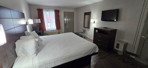Room, 1 King Bed, Accessible, Non Smoking | Iron/ironing board, cribs/infant beds, rollaway beds, free WiFi - Days Inn by Wyndham Clinton (Clinton)