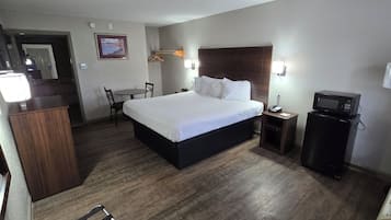 Room, 1 King Bed, Accessible, Non Smoking | Iron/ironing board, cots/infant beds, rollaway beds, free WiFi