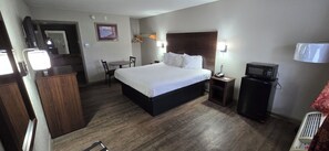 Room, 1 King Bed, Accessible, Non Smoking | Iron/ironing board, cots/infant beds, rollaway beds, free WiFi - Days Inn by Wyndham Clinton (Clinton)