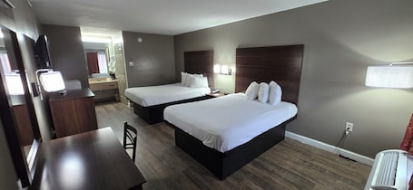 Double Room, 2 Double Beds. Days Inn by Wyndham Clinton