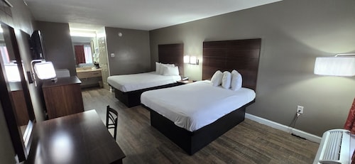 Days Inn by Wyndham Clinton