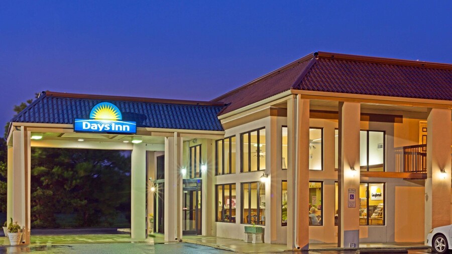 Days Inn by Wyndham Clinton