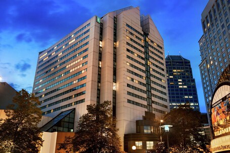Embassy Suites by Hilton Indianapolis Downtown - Image 3