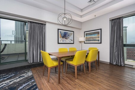 Embassy Suites by Hilton Indianapolis Downtown - Image 32