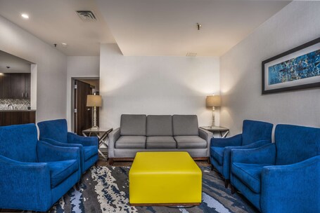 Embassy Suites by Hilton Indianapolis Downtown - Image 55