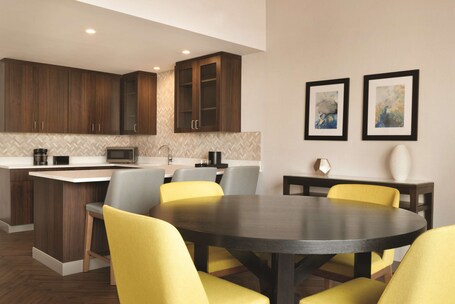 Embassy Suites by Hilton Indianapolis Downtown - Image 33