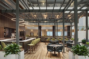 Breakfast, lunch and dinner served - Embassy Suites by Hilton Indianapolis Downtown (Indianapolis)