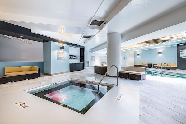 Indoor pool, sun loungers