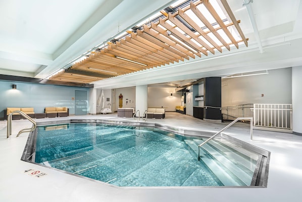 Indoor pool - Embassy Suites by Hilton Indianapolis Downtown (Indianapolis)