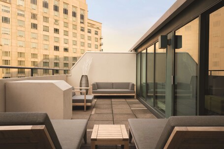 Embassy Suites by Hilton Indianapolis Downtown - Image 15