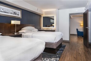 Executive-Ecksuite, 2 Doppelbetten | 1 Schlafzimmer, Schreibtisch, Verdunkelungsvorhänge