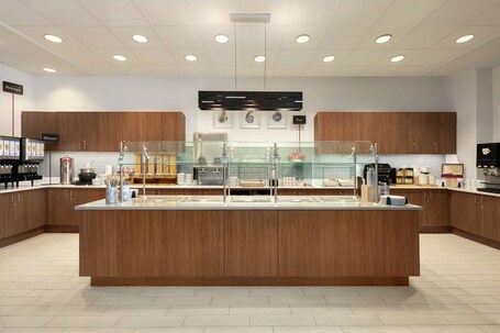 Embassy Suites by Hilton Indianapolis Downtown - Image 16