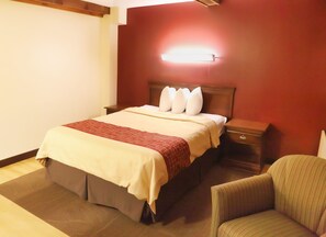 標準客房, 1 張加大雙人床, 非吸煙房 (Renovated) | 書桌、遮光窗簾/窗簾、熨斗/熨衫板、摺床/加床 (收費)