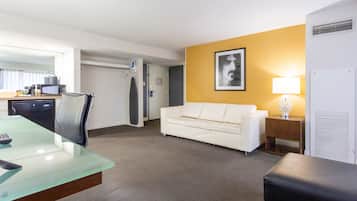 1 bedroom, hypo-allergenic bedding, pillow-top beds, laptop workspace
