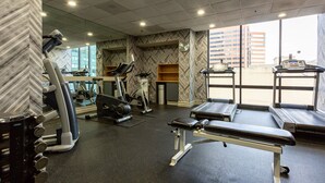A gym with treadmills, weight machines, and a bench. - Comfort Inn & Suites Baltimore Inner Harbor (Baltimore)
