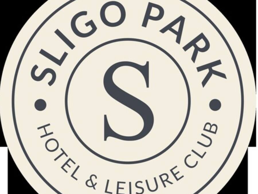 Logotipo com o texto 'SLIGO PARK HOTEL & LEISURE CLUB' e uma letra 'S' grande.