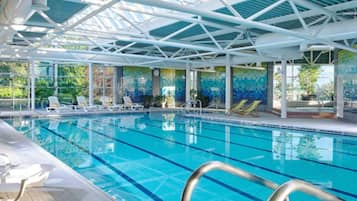 Indoor pool, pool loungers