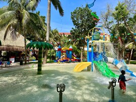 2 piscinas al aire libre, tumbonas