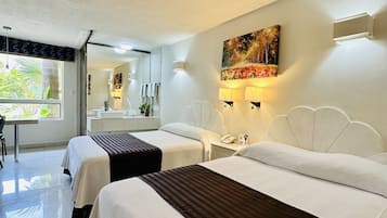 Kamar Superior, 2 Tempat Tidur Double, Bebas Asap Rokok | Selimut bulu angsa, meja kerja, setrika/meja setrika, dan Wi-Fi gratis