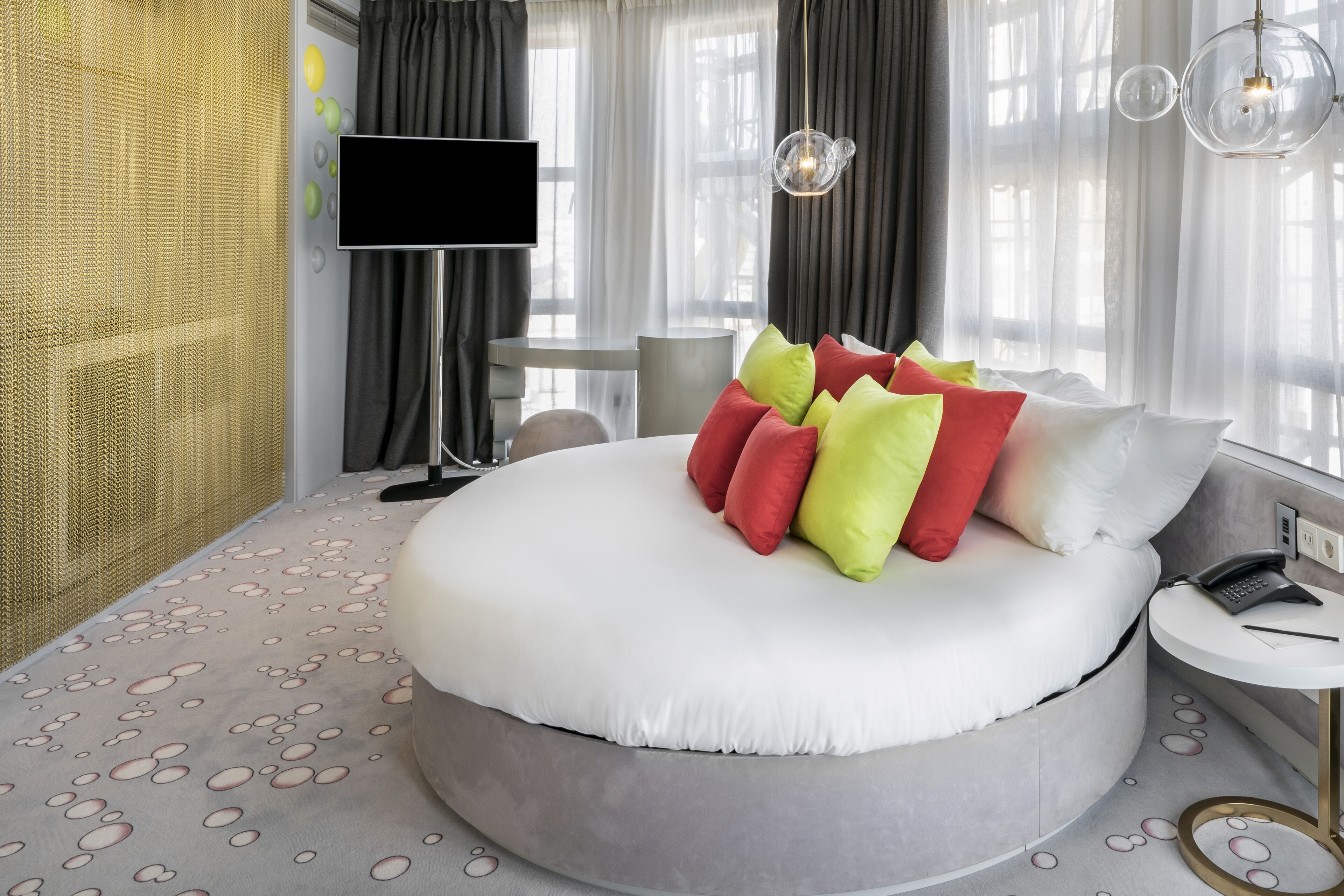 1 bedroom, premium bedding, down duvets, minibar